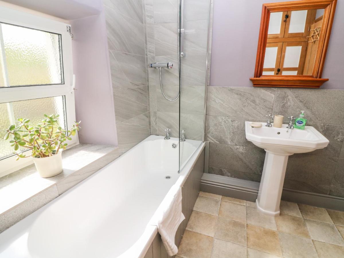 Waingate Cottage Cark 외부 사진